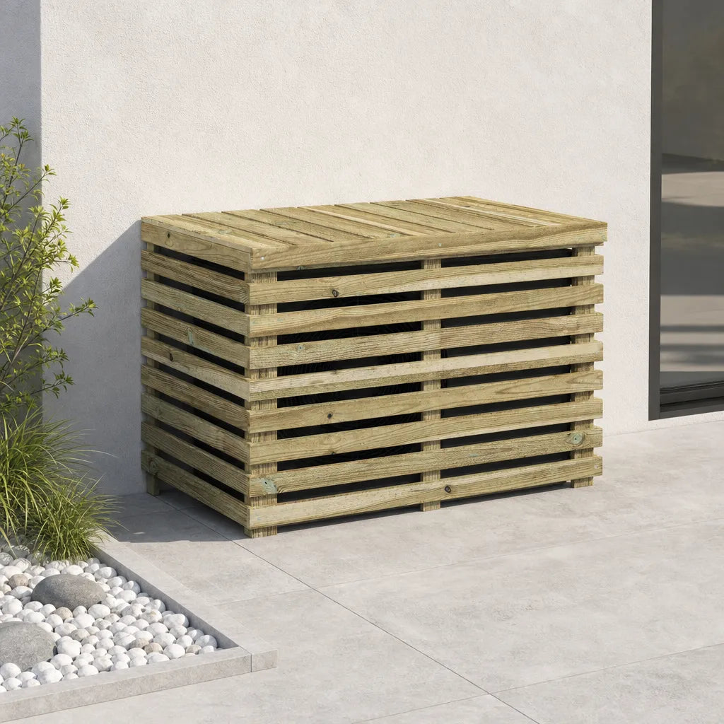 Cache climatiseur en bois installé sur une terrasse, devant une baie vitrée
