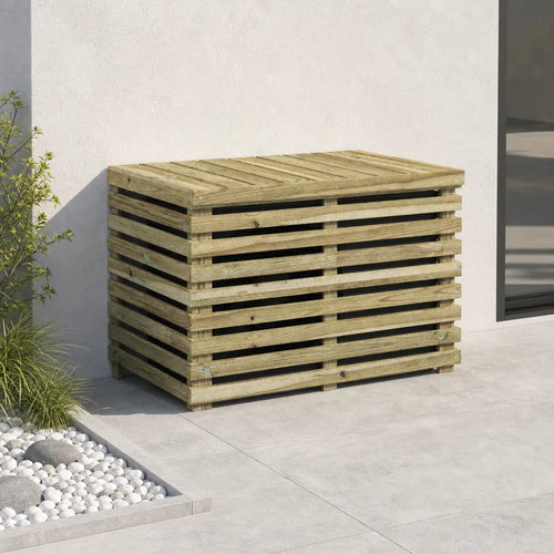 Cache climatiseur en bois installé sur une terrasse, devant une baie vitrée
