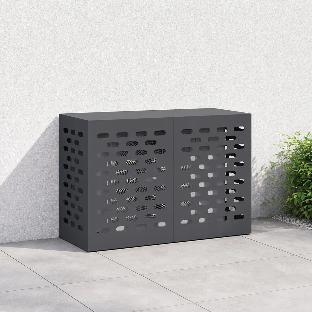 Cache clim extérieur anthracite contre un mur, à proximité d'une plante en pot
