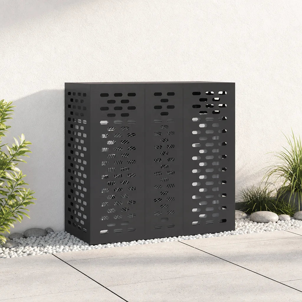 Cache clim extérieur noir installé sur un lit de galets, entouré d'arbustes
