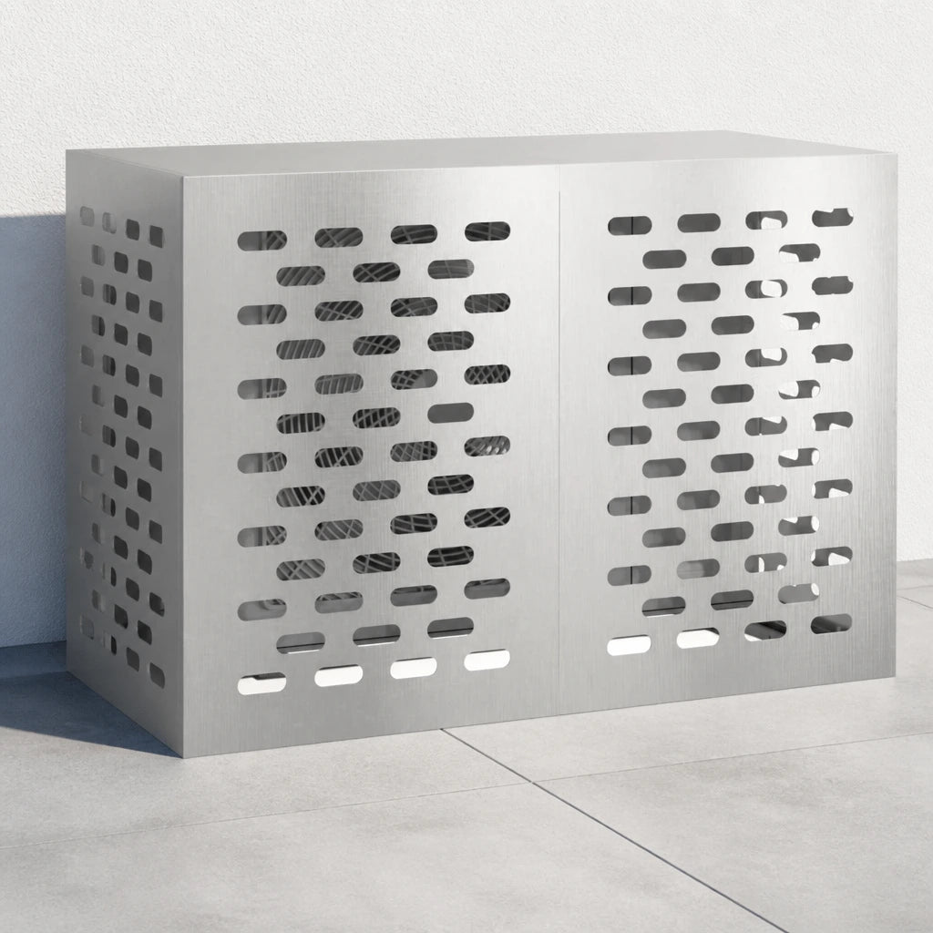 Cache climatiseur inox installé contre une façade, vue en angle