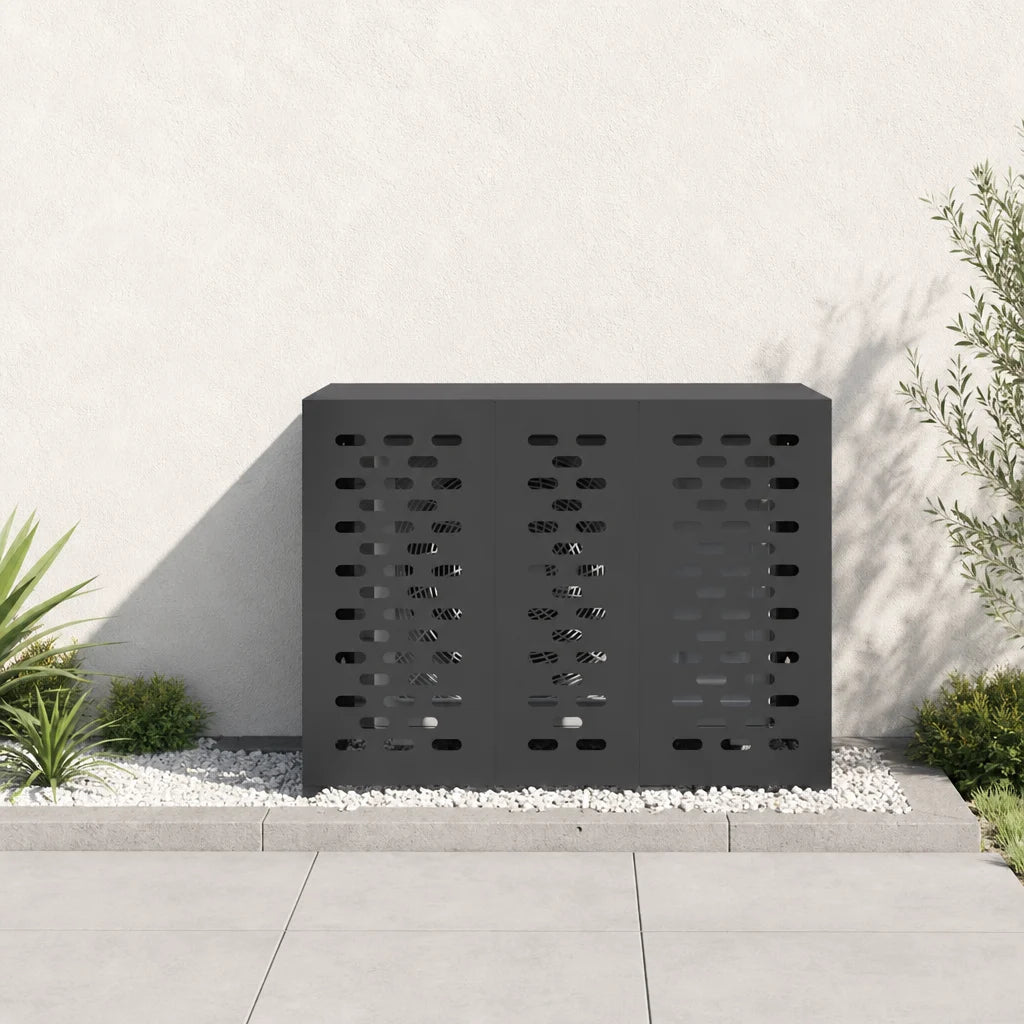 Cache clim extérieur noir installé sur un lit de galets, contre une façade
