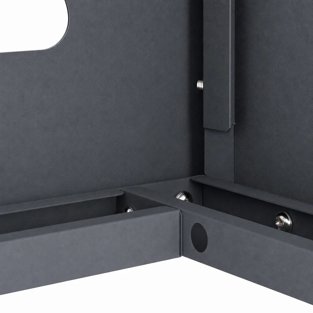 Détail d'assemblage du cache clim extérieur anthracite, jonction d'angle vissée
