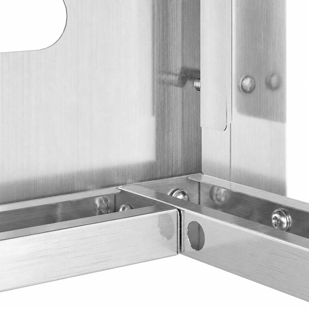 Détail d'assemblage du cache climatiseur inox, jonction d'angle vissée